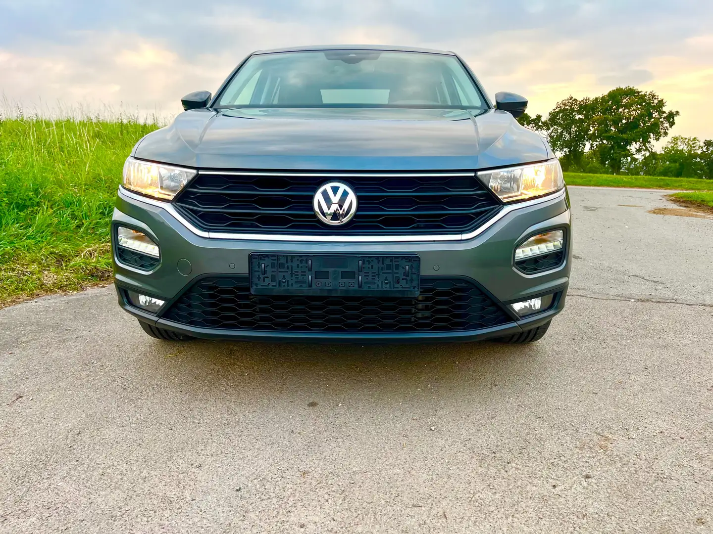 Volkswagen T-Roc Basis 1.0 TSI*1-HAND*NAVI*Spurhalteasis.*47.800km* Grau - 2