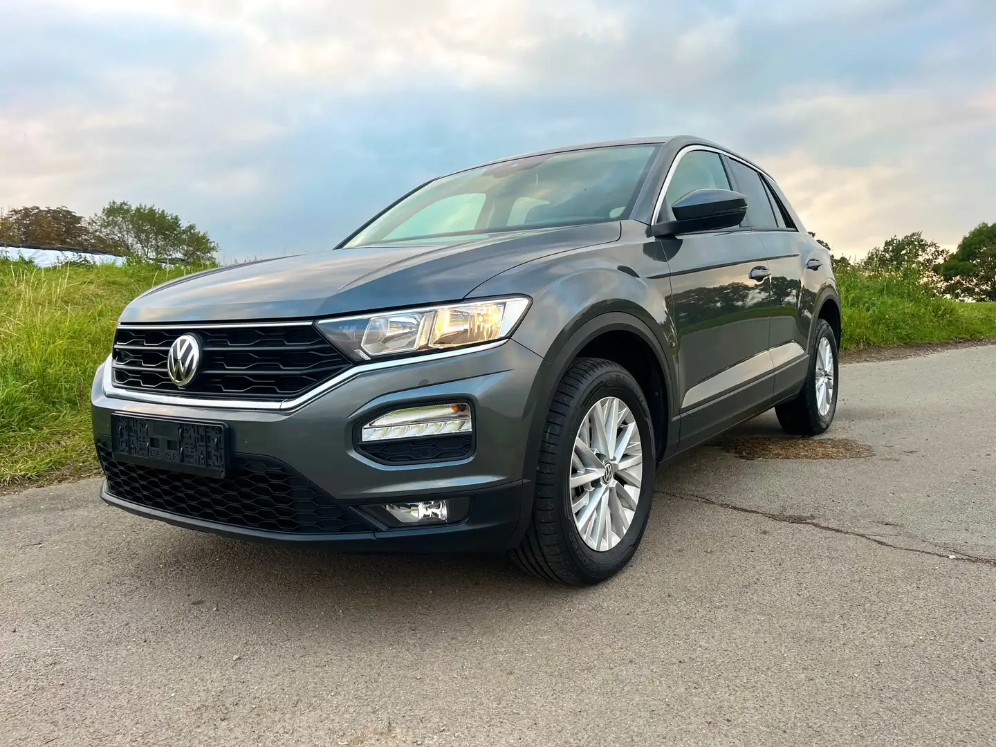 Volkswagen T-Roc Basis 1.0 TSI*1-HAND*NAVI*Spurhalteasis.*47.800km* Grau - 1