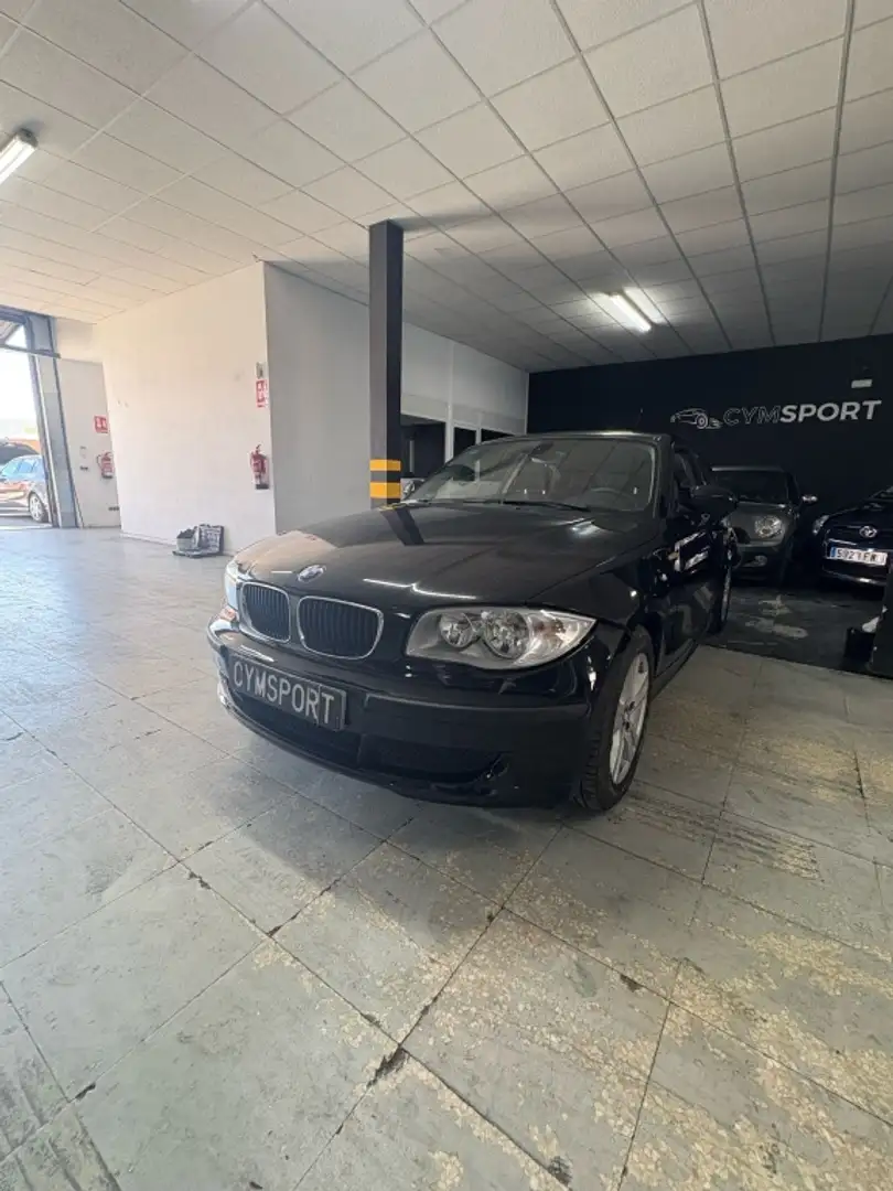 BMW 118 118d Zwart - 1
