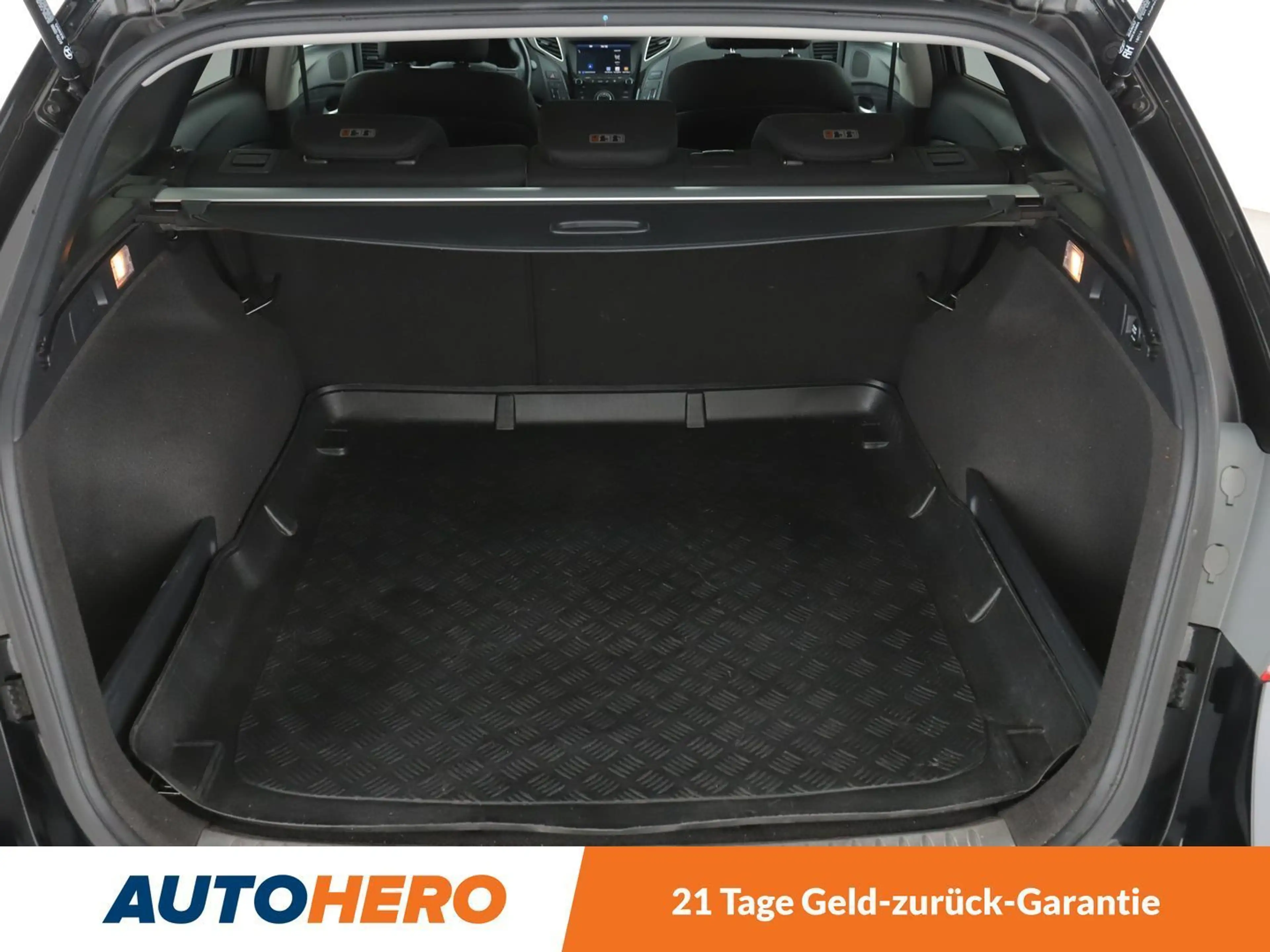 Hyundai i40 1.6 Trend Blue*NAVI*TEMPO*CAM*PDC*SHZ*KLIMA* — photo 11