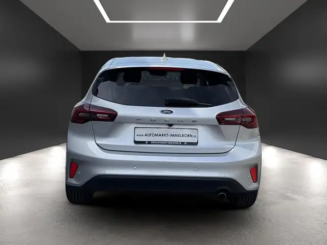 Ford Focus view 10