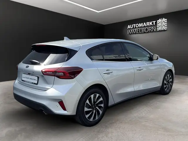 Ford Focus view 8