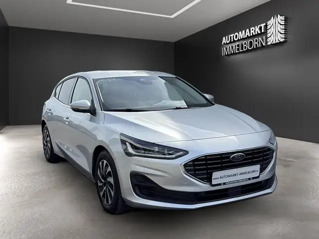 Ford Focus view 2