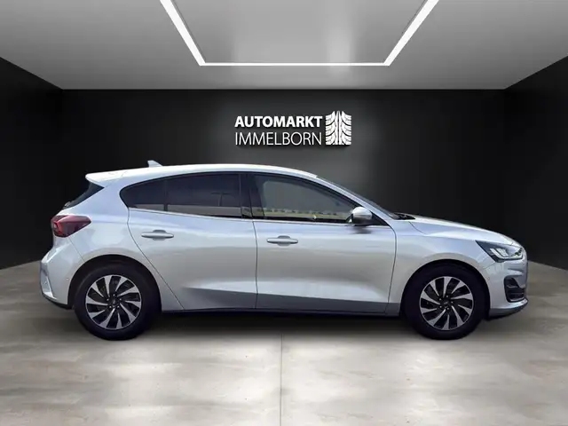 Ford Focus view 11