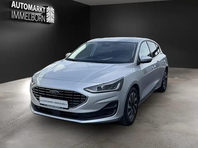 Ford Focus view 3