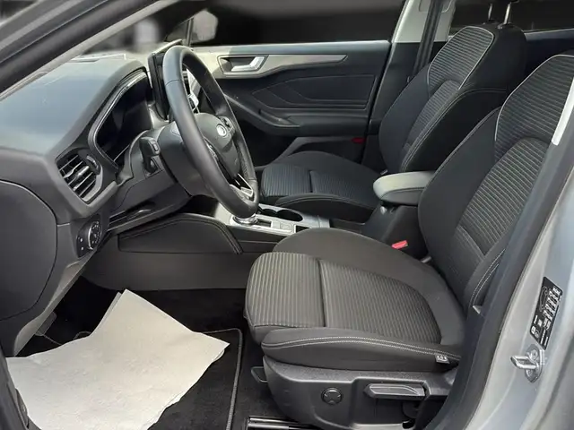 Ford Focus view 15
