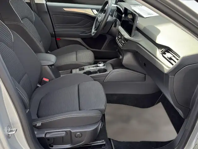 Ford Focus view 14