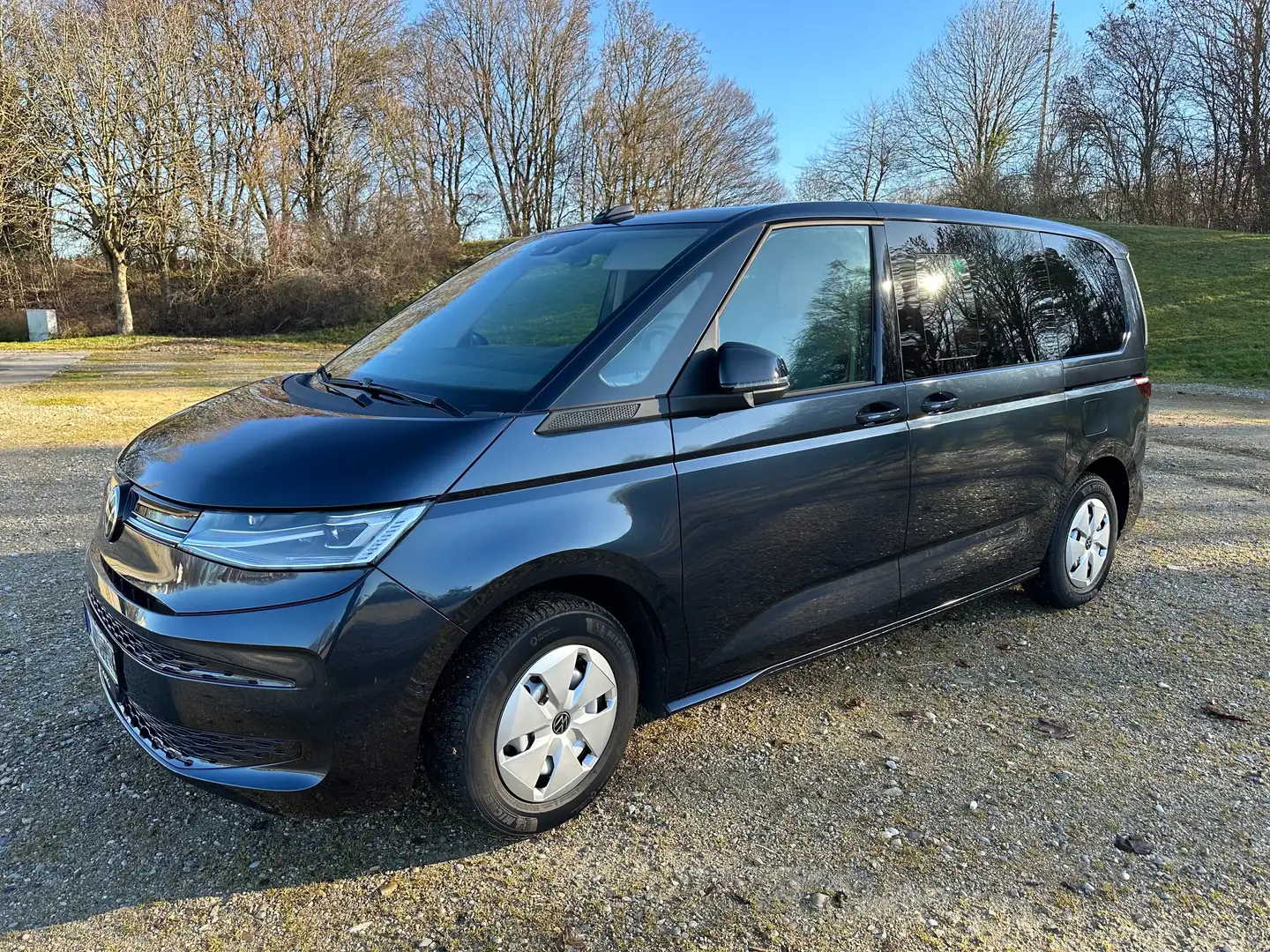 Volkswagen T7 Multivan Multivan 2.0 TDI SCR KÜ 7-Sitze Vis a Vis Life Albastru - 1