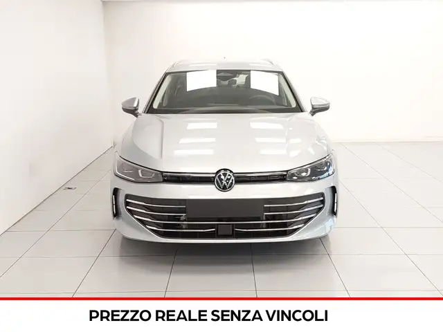 Volkswagen Passat view 2