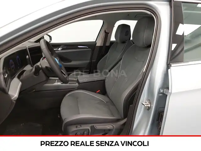 Volkswagen Passat view 7