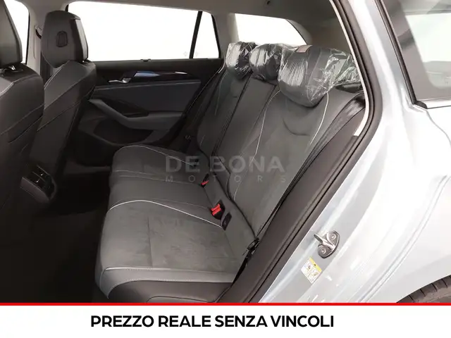 Volkswagen Passat view 8
