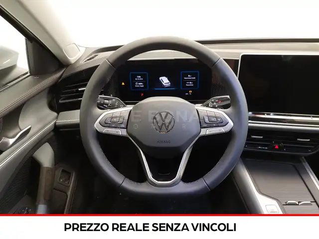 Volkswagen Passat view 10