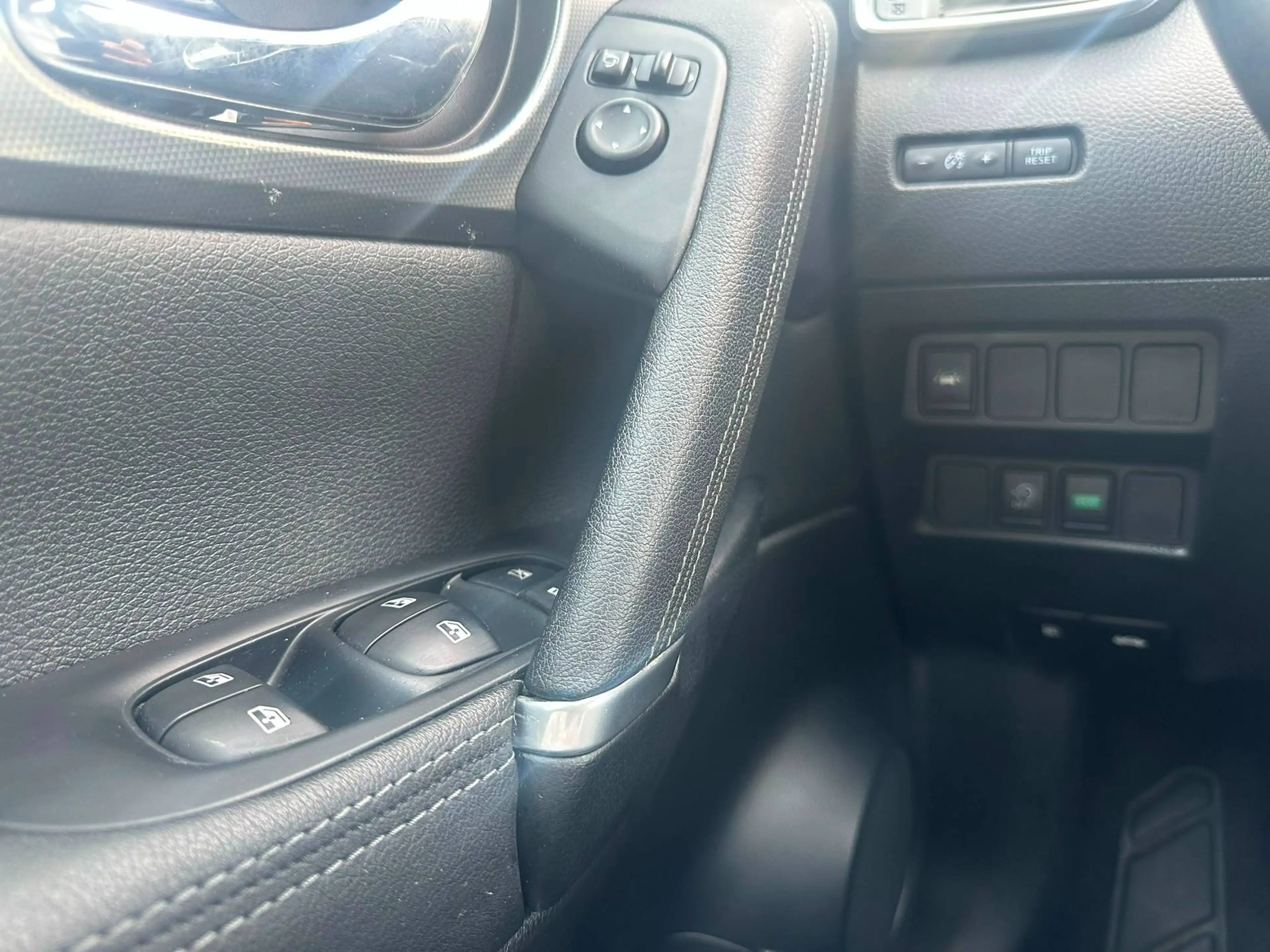 Nissan Qashqai 1.2 / TOIT PANO / CAMERA 360 / SIEGE CHAUFFANT / AIRCO / NAVI — photo 11