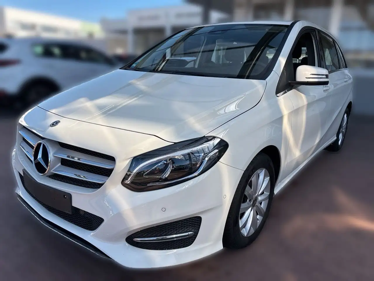 Mercedes-Benz B 180
