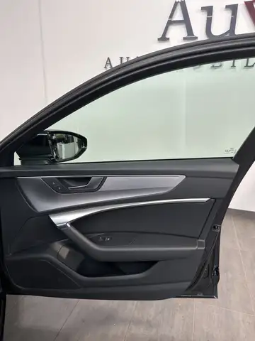 Audi A6 Avant view 9