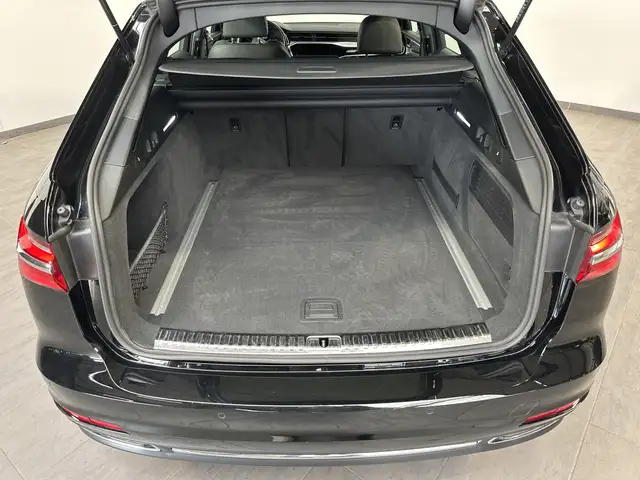 Audi A6 Avant view 6