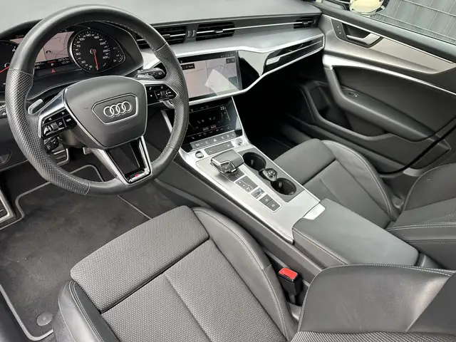 Audi A6 Avant view 10