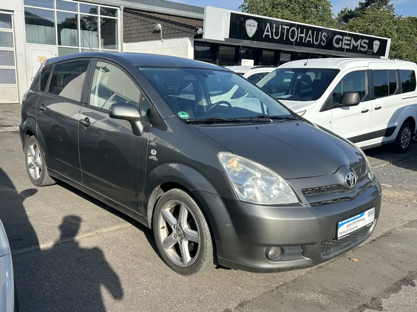 Toyota Corolla 2.2 D-CAT Sol 7-Sitzer Klima AHK Grau - 1