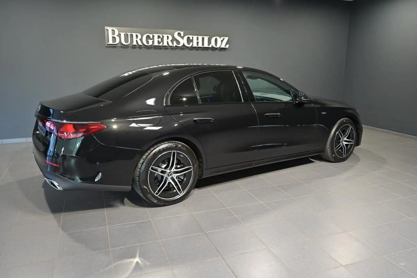 Mercedes-Benz E 300 e  AMG/AHK/NIGHT/DIGITAL Schwarz - 2