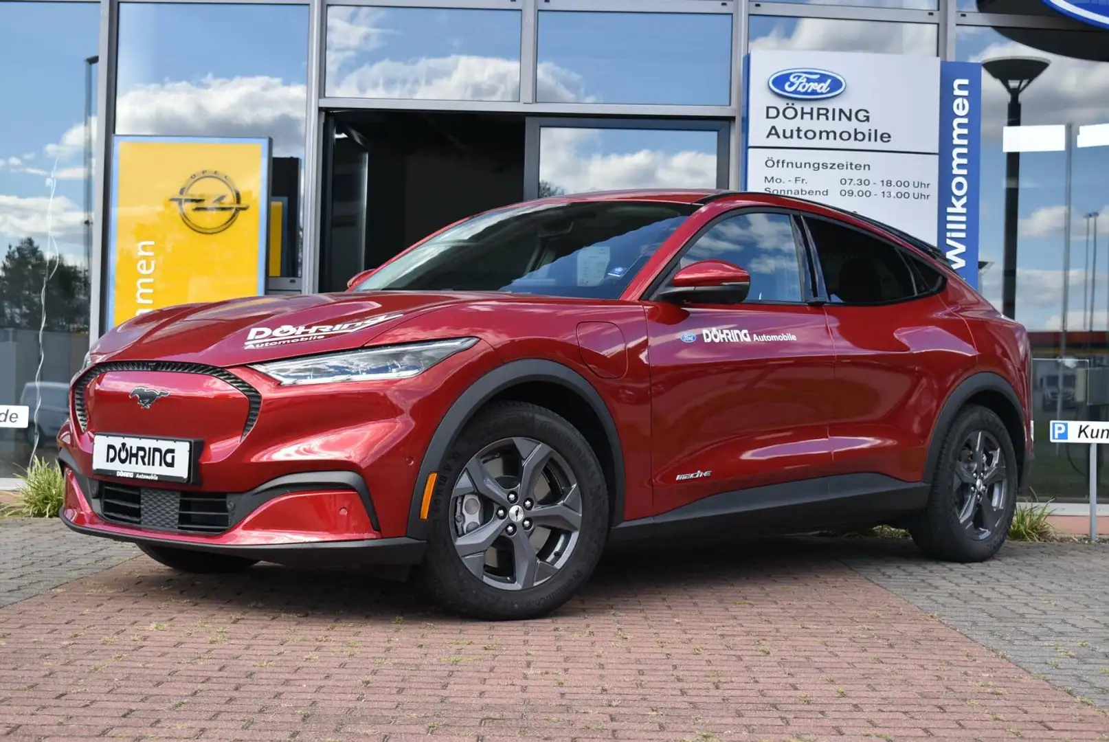 Ford Mustang Mach-E Mustang Mach-e Base 75kWh Techno-Pack I Rot - 2