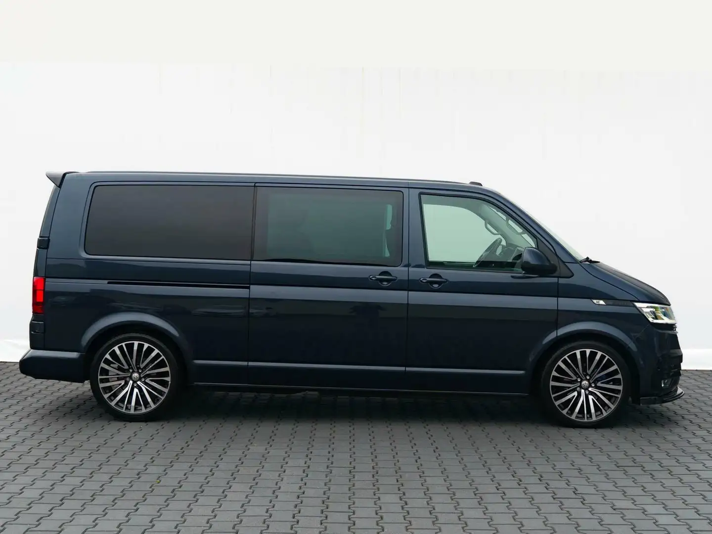 Volkswagen T6.1 Transporter 2.0 TDI 150pk DSG L2H1 DC Bulli | 20 inch LMV | Sp Blauw - 2