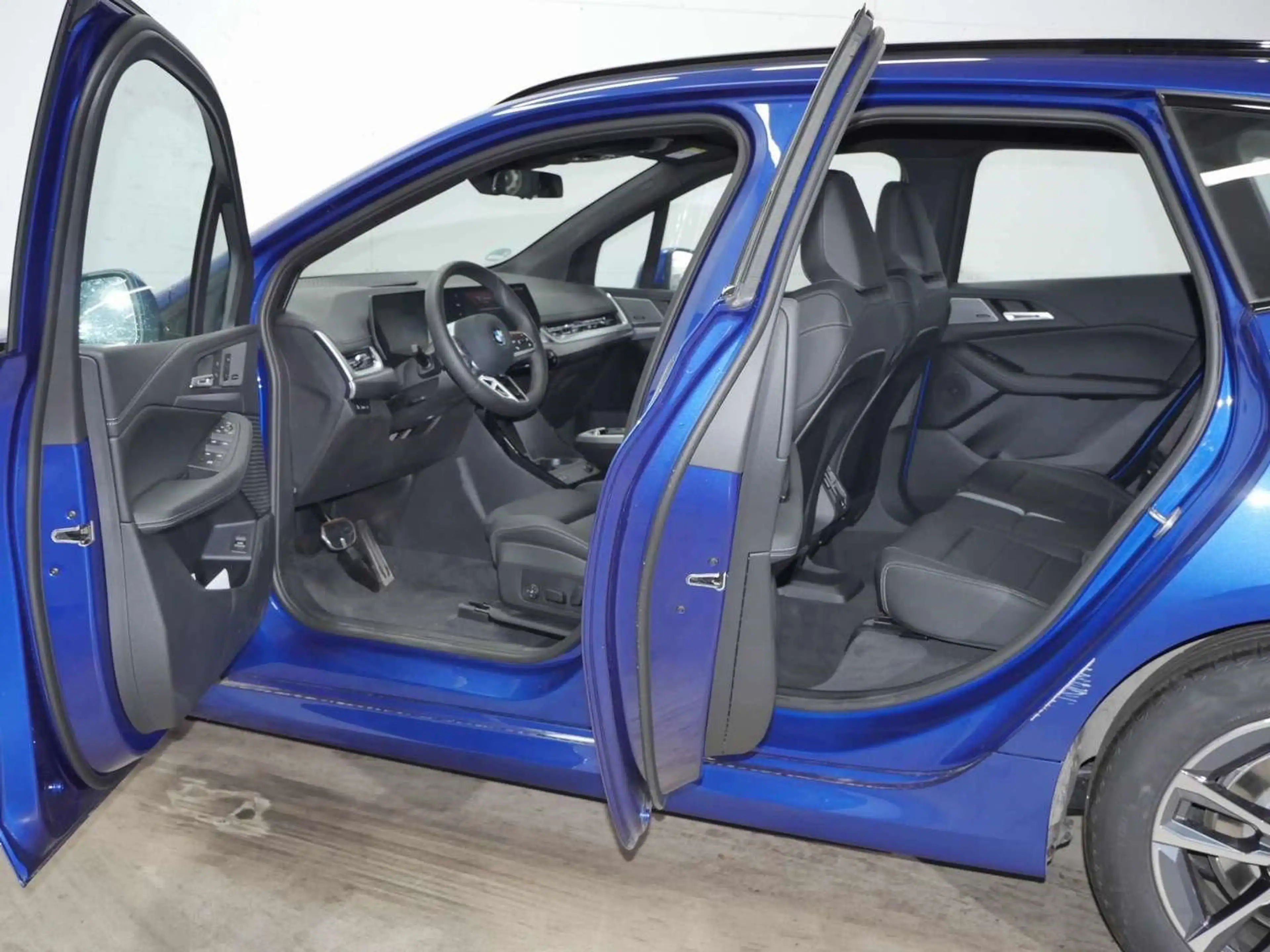 BMW 220 i Active Tourer Aut M Sport — photo 8