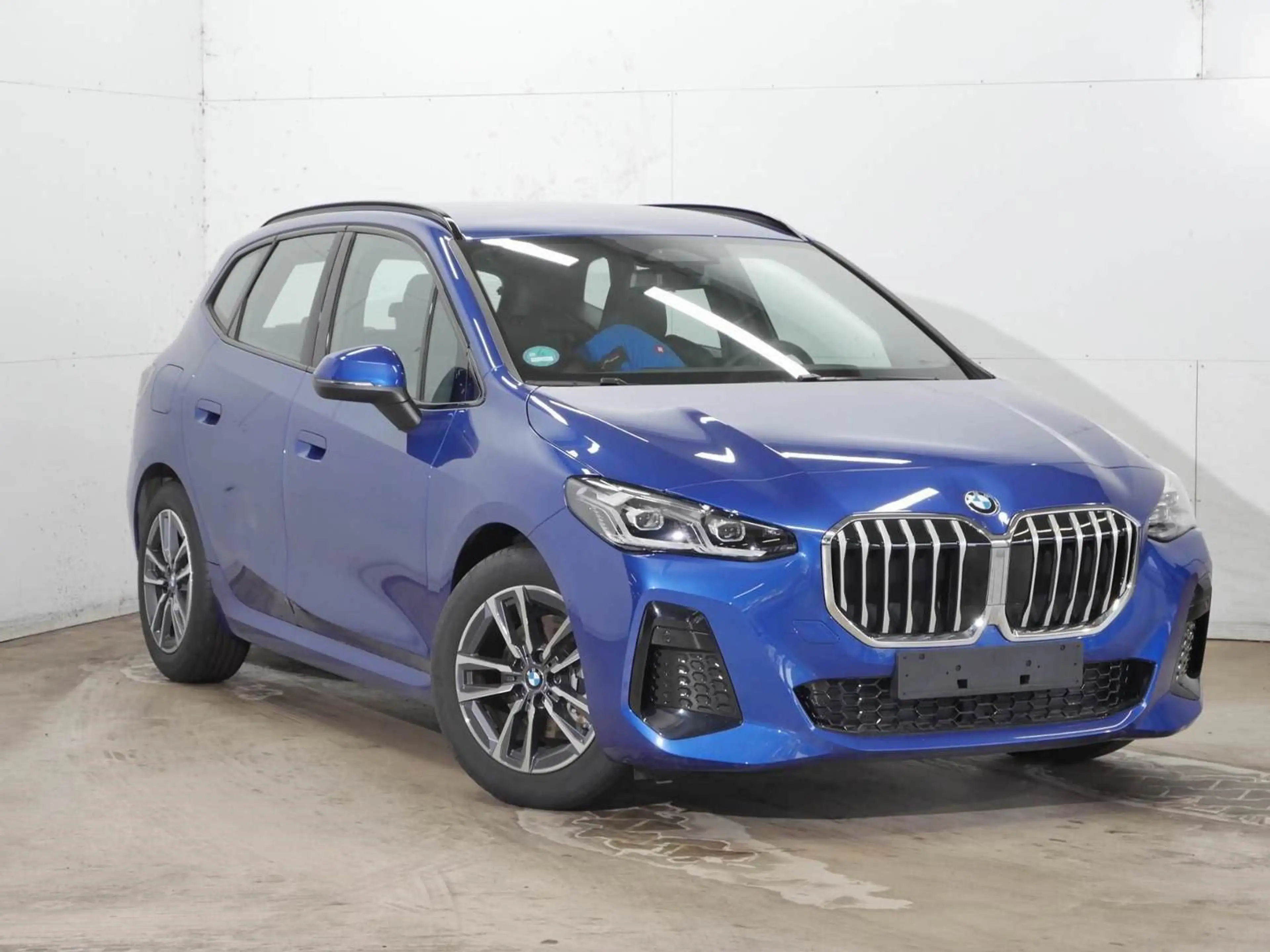 BMW 220 i Active Tourer Aut M Sport — photo 2
