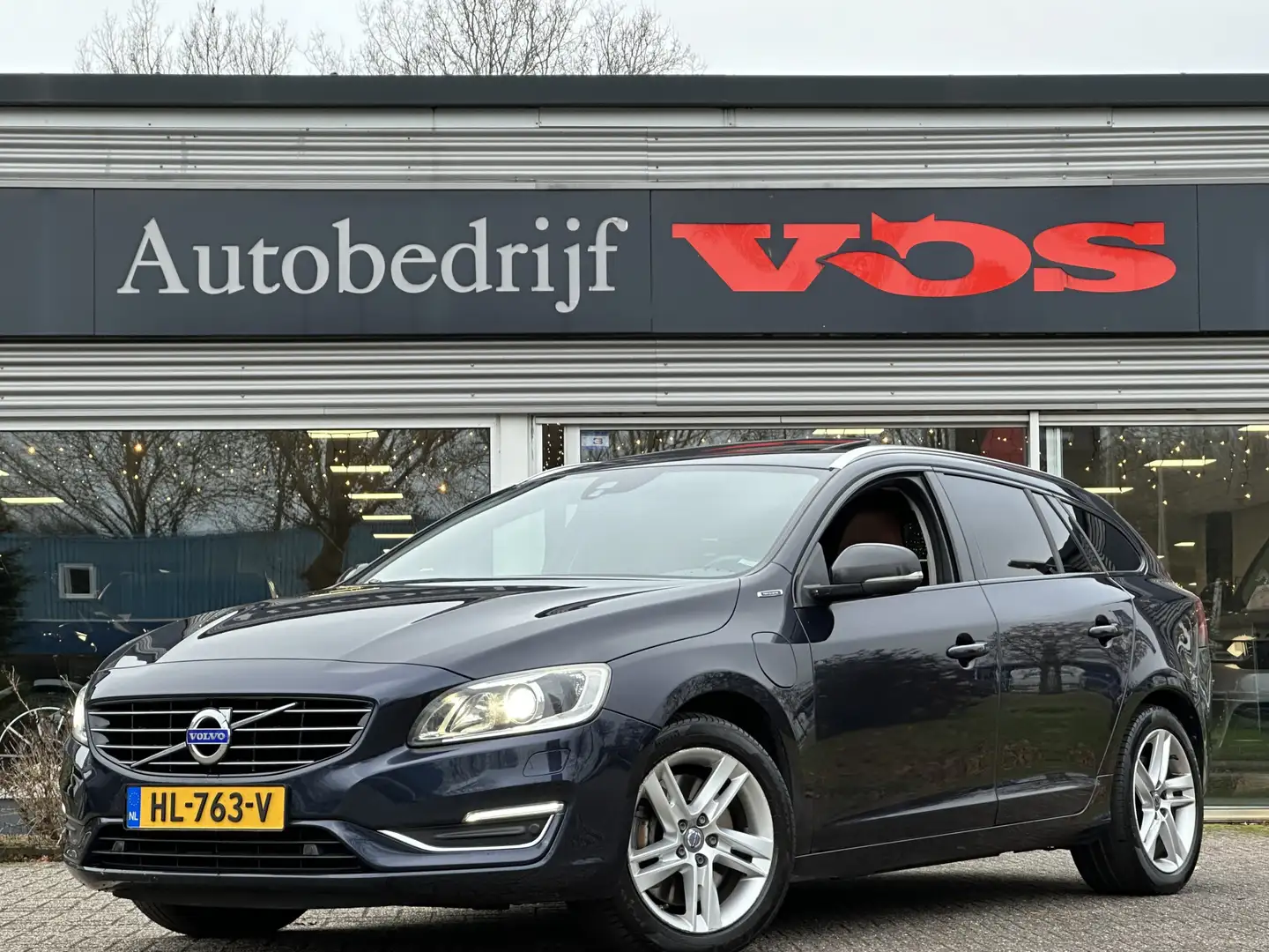 Volvo V60 2.4 D6 Twin Engine Glasdak | Leder | Trekhaak | Me Blau - 1