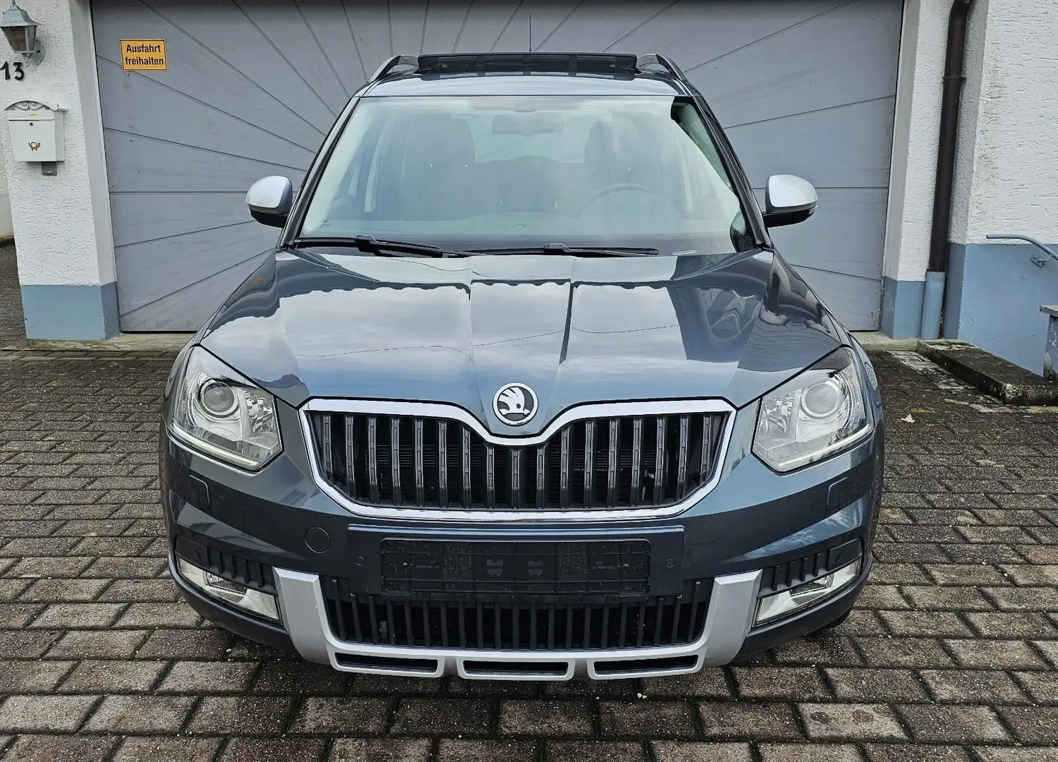 Skoda Yeti 2.0 TDI DSG 4x4 Pano Keyl Standhz Adventure Gris - 2