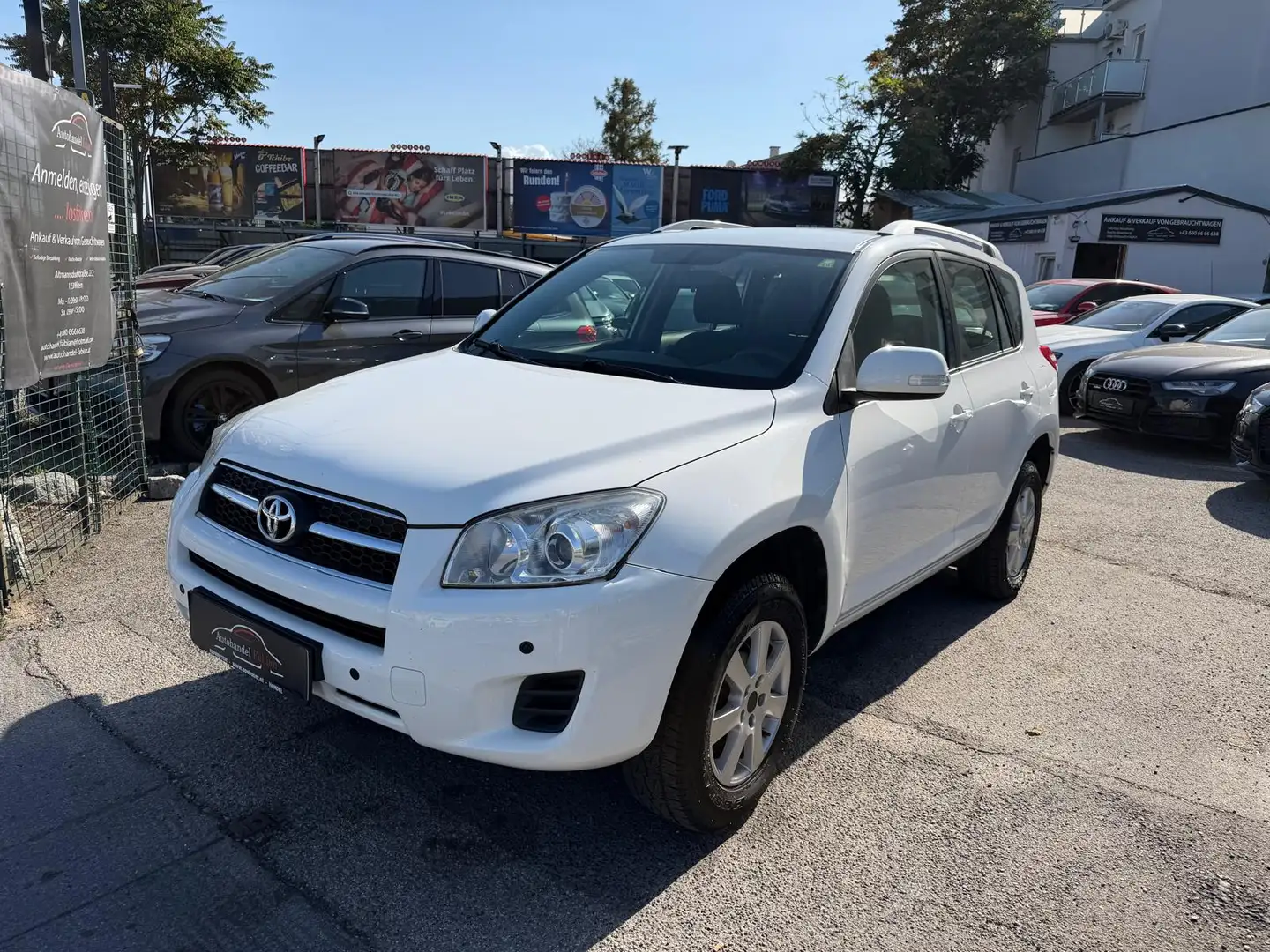 Toyota RAV 4 2,0 2WD 158PS wenig Kilometer mit Klima Weiß - 2