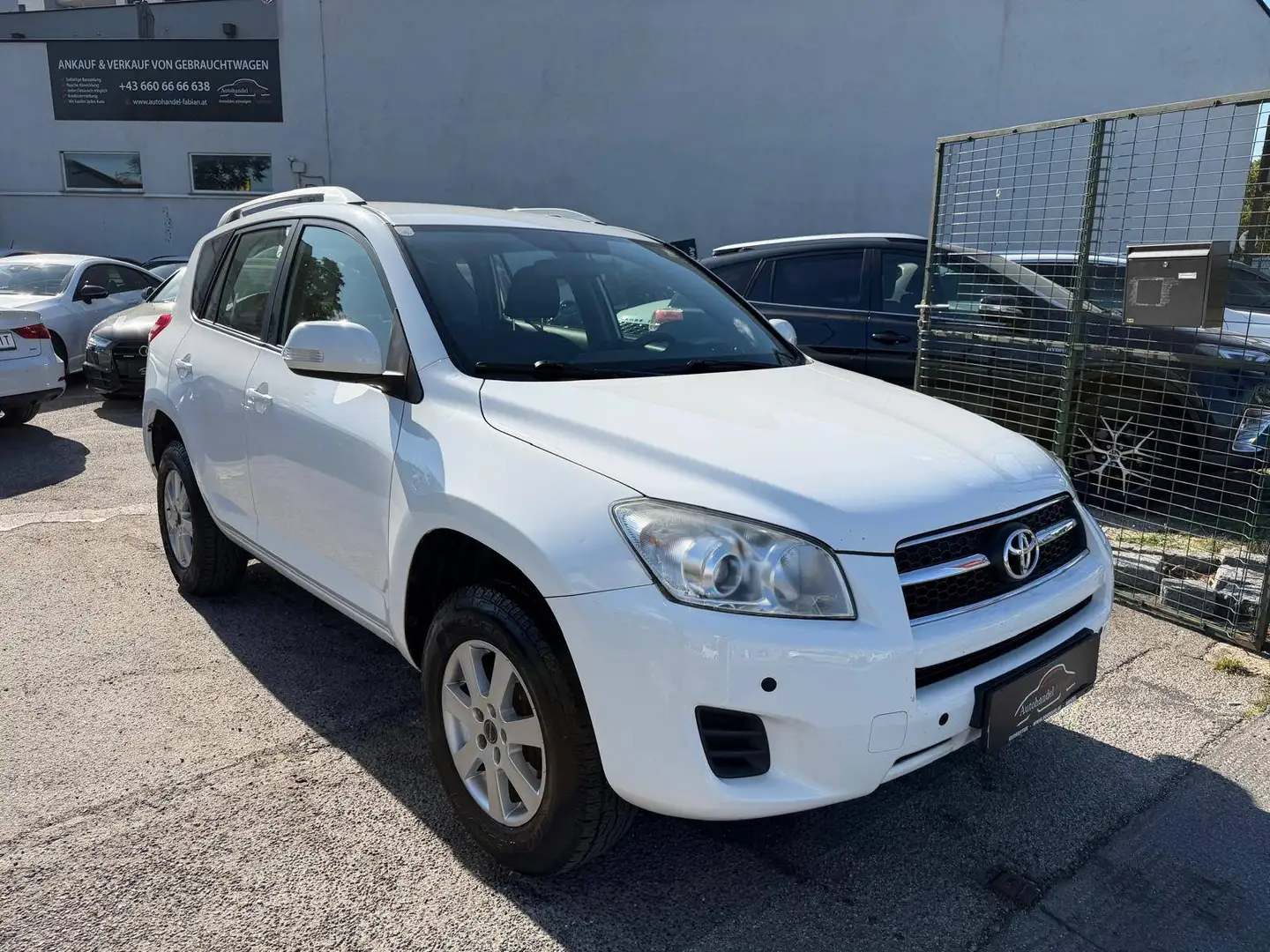 Toyota RAV 4 2,0 2WD 158PS wenig Kilometer mit Klima Weiß - 1
