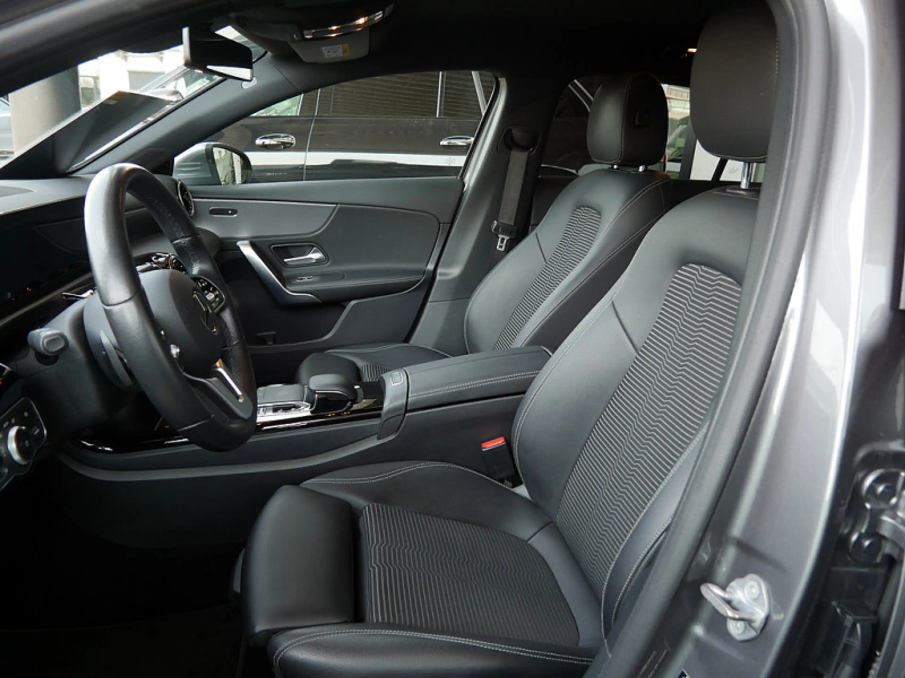 Mercedes-Benz A 250 Kompaktlimousine PREMIUM PROGRESSIVE AHK — photo 13