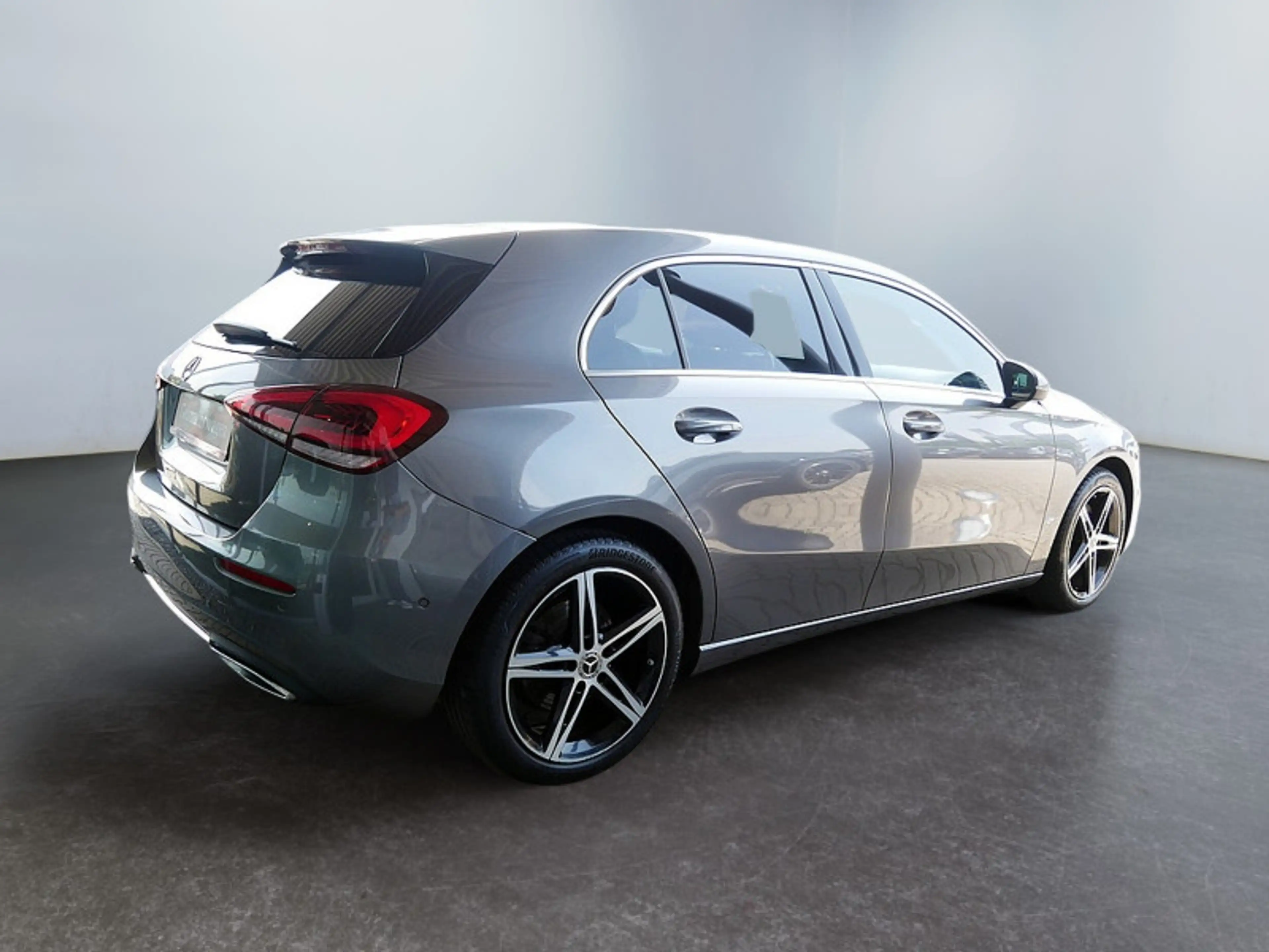 Mercedes-Benz A 250 Kompaktlimousine PREMIUM PROGRESSIVE AHK — photo 3