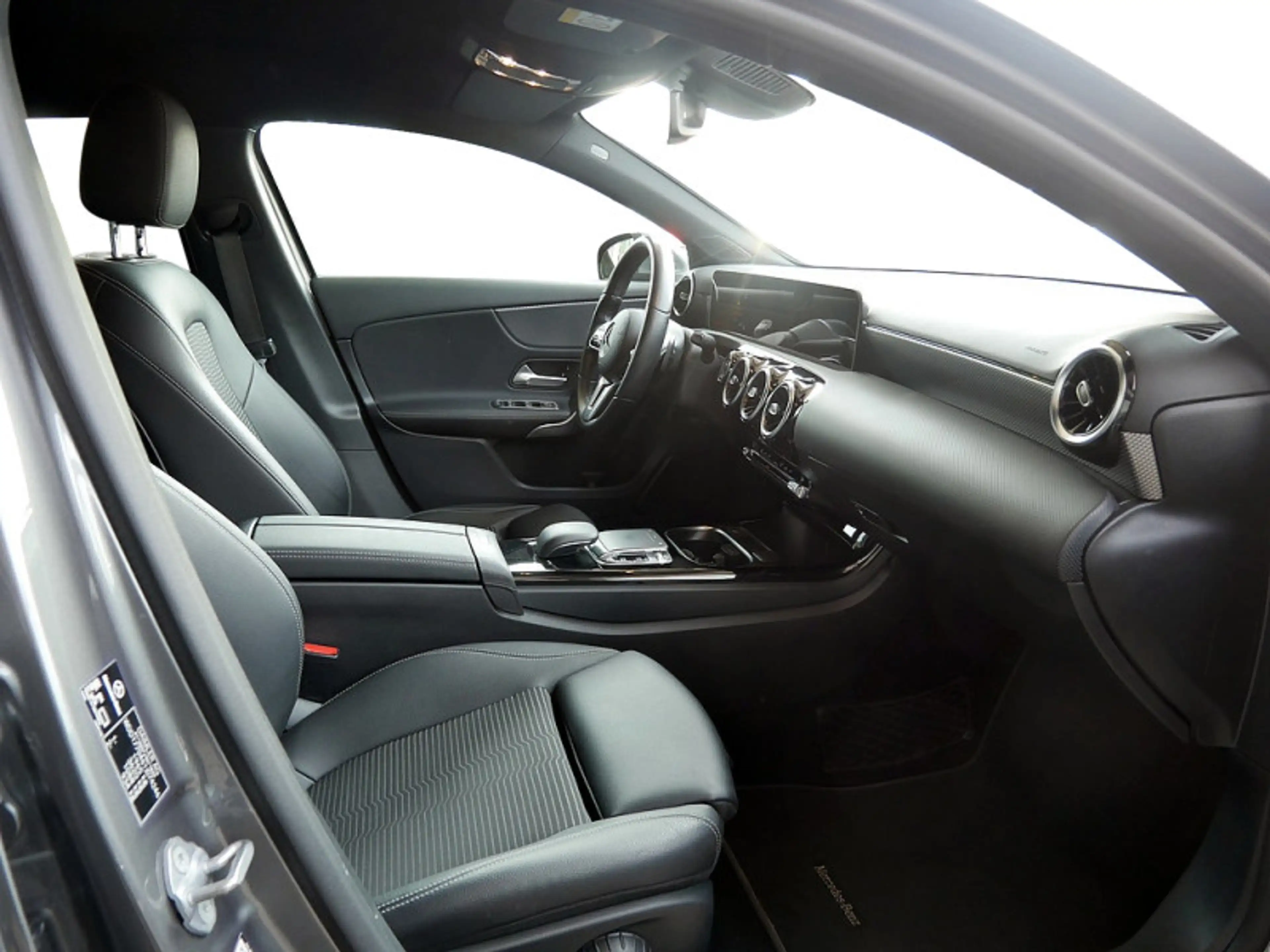 Mercedes-Benz A 250 Kompaktlimousine PREMIUM PROGRESSIVE AHK — photo 5
