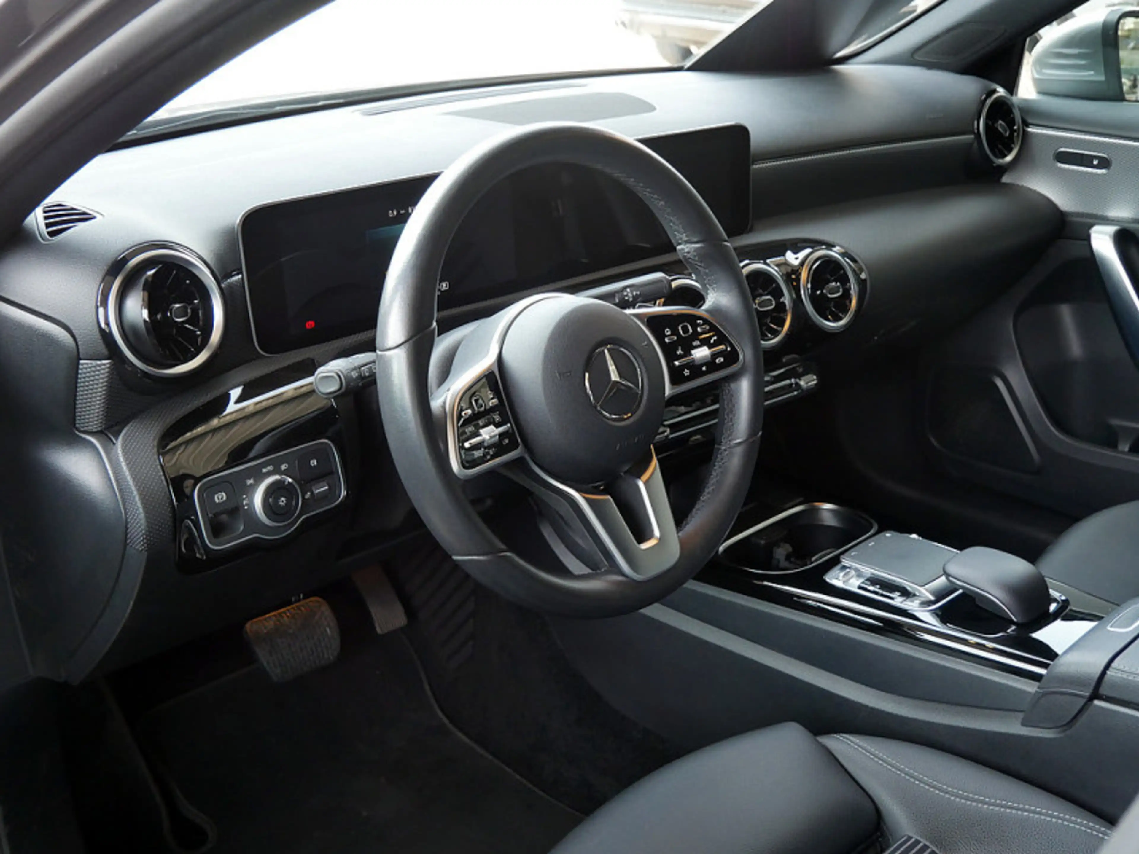 Mercedes-Benz A 250 Kompaktlimousine PREMIUM PROGRESSIVE AHK — photo 11