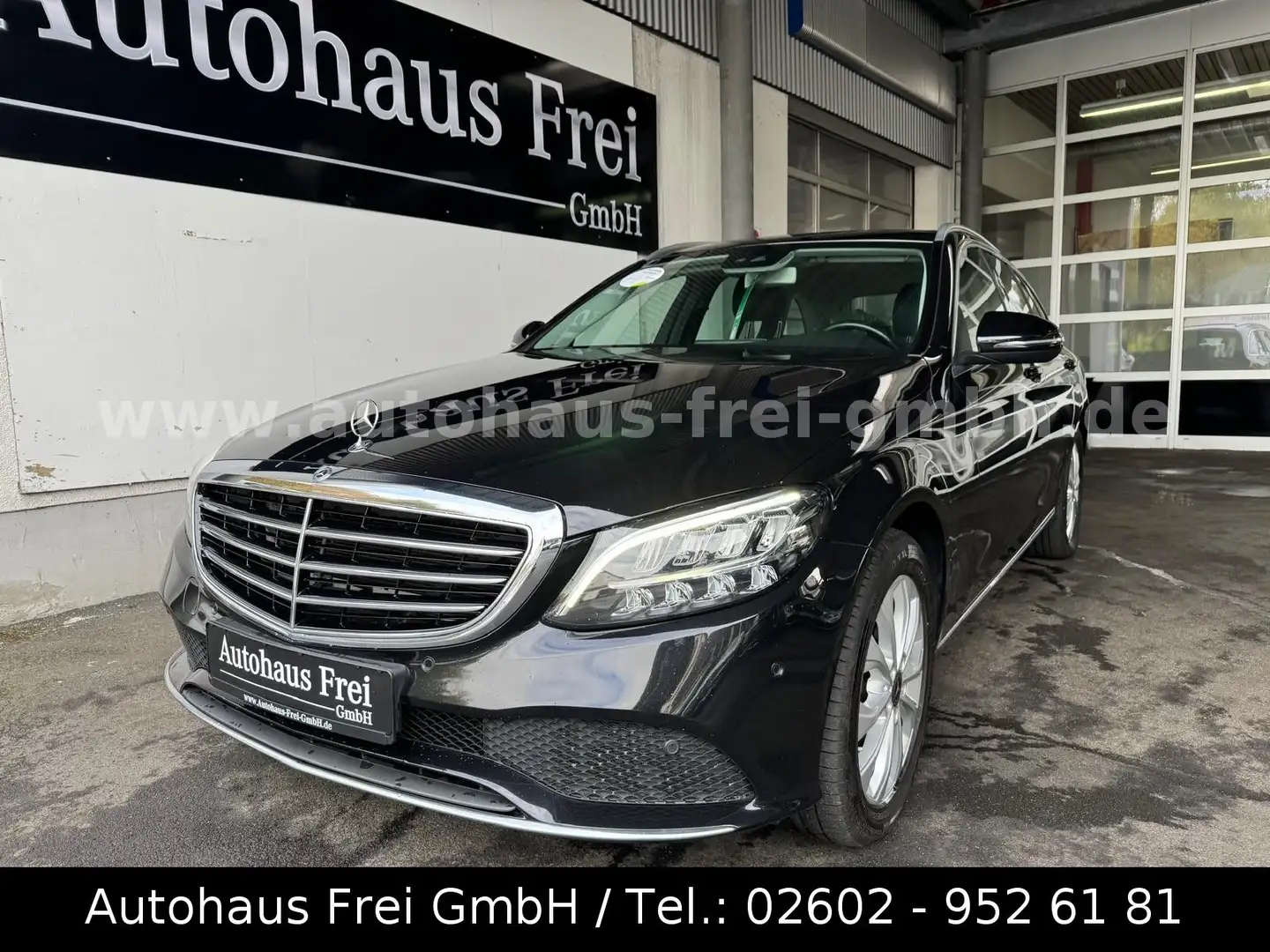 Mercedes-Benz C 300 d 4Matic T-M EXCLUSIVE*LED*PANO*8FB*2HAND* Schwarz - 2