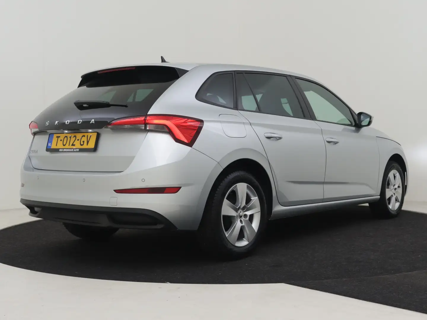 Skoda Scala 1.0 TSI Sport Business 111pk | 1e eigenaar | 100%d Gris - 2