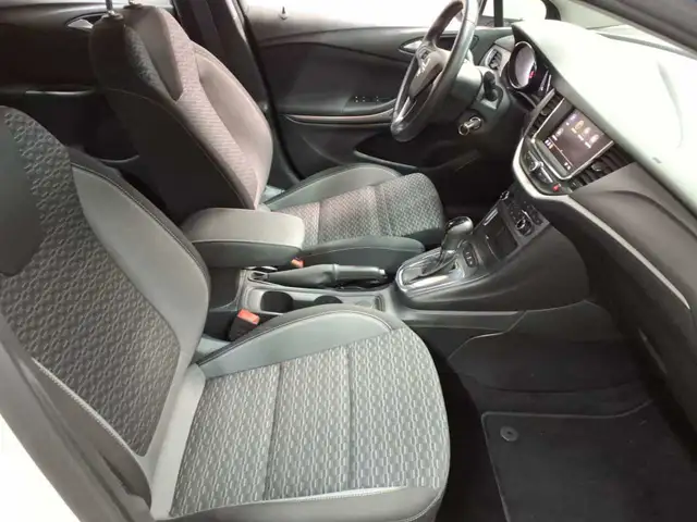 Opel Astra view 8