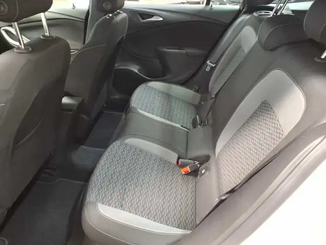 Opel Astra view 13