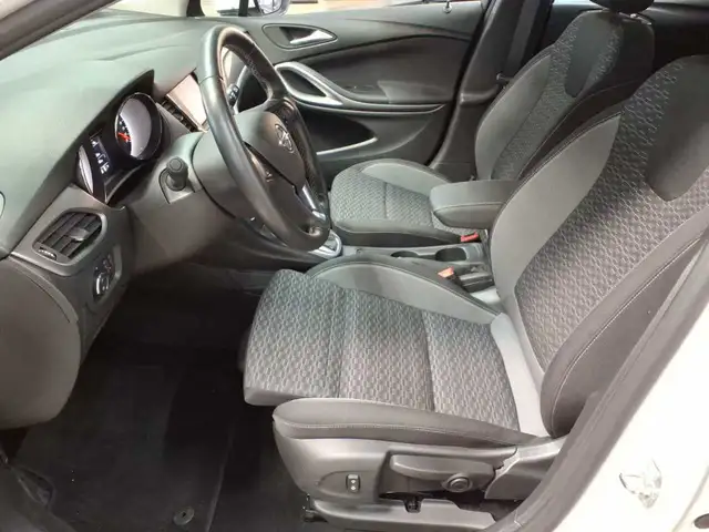 Opel Astra view 7
