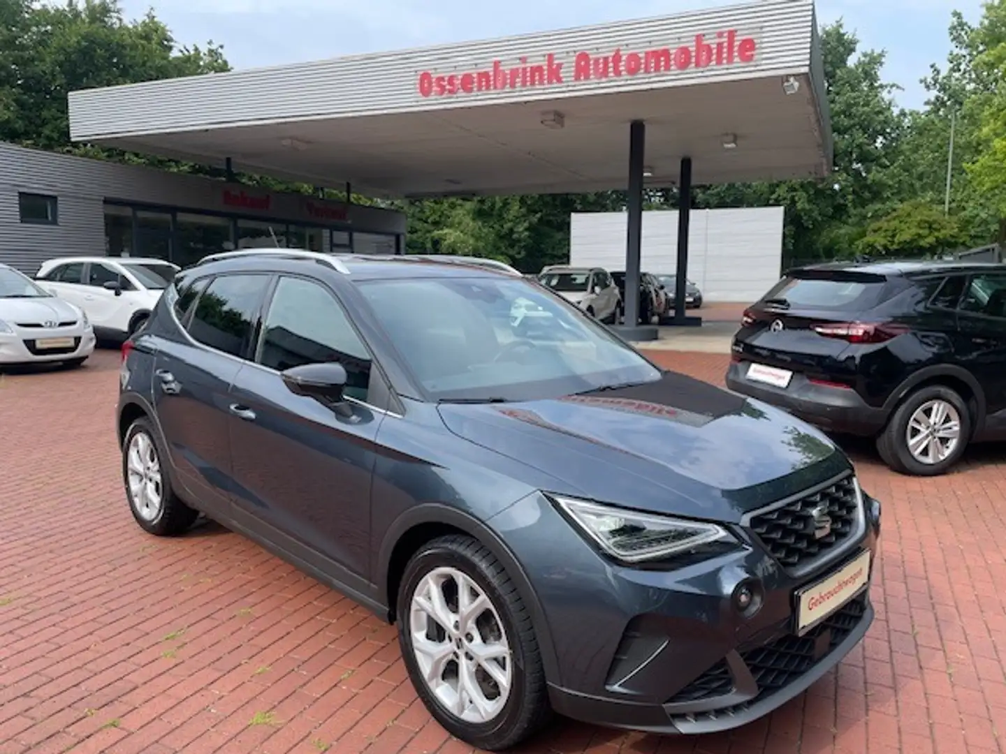 SEAT Arona 1,0TSI FR*LED*Spur*PDC*DAB+Tempomat*18"Alu Grau - 1