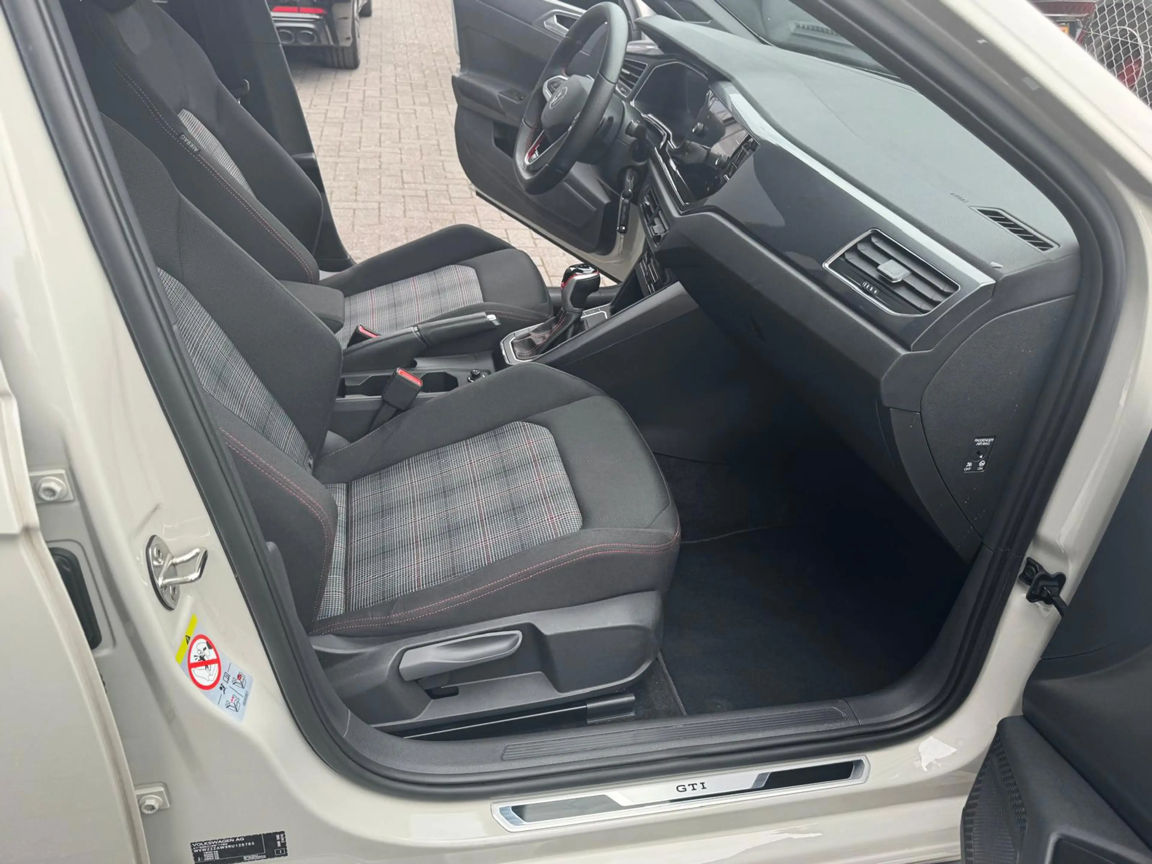 Volkswagen Polo GTI 2.0 TSI — photo 6