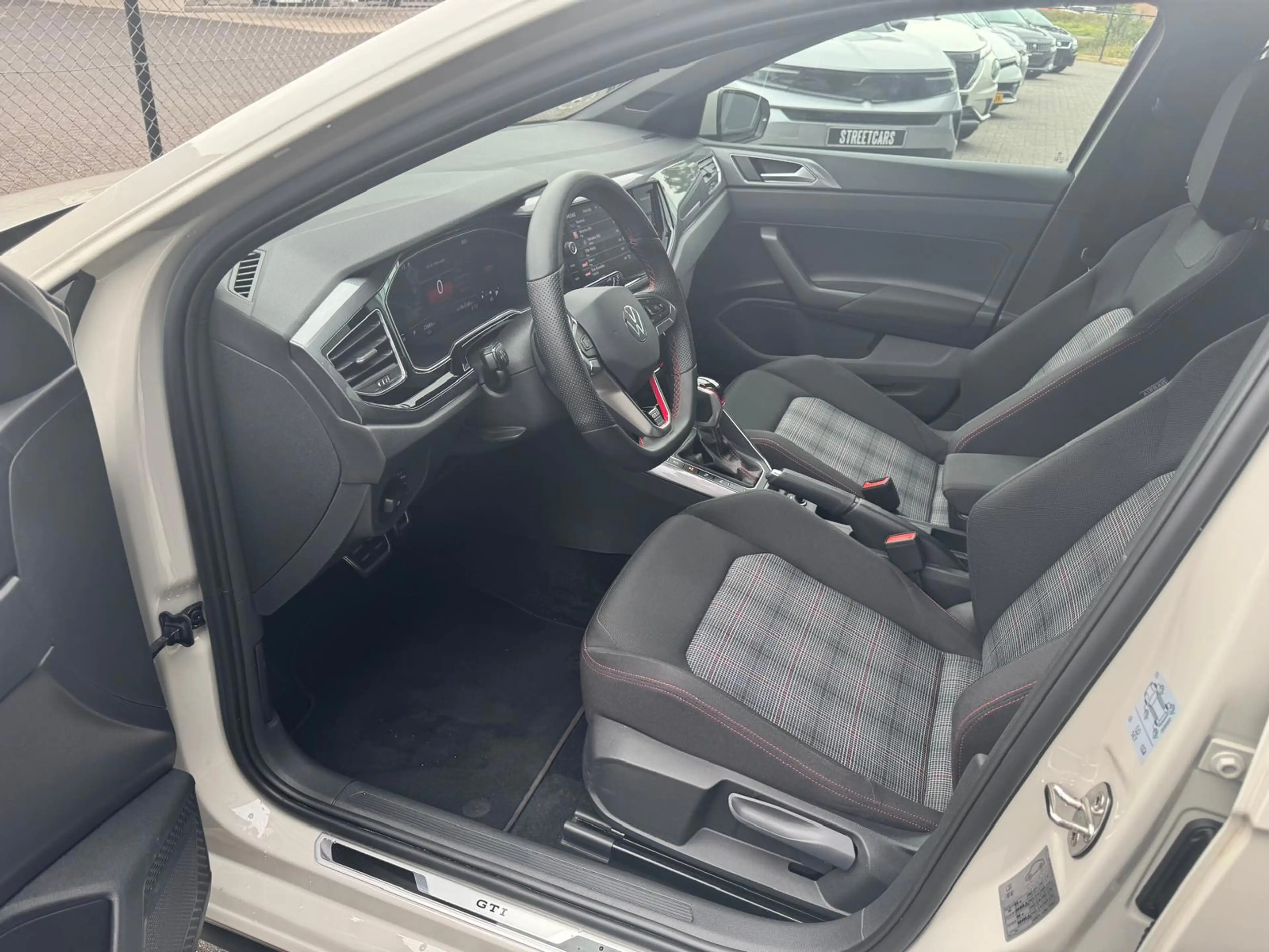 Volkswagen Polo GTI 2.0 TSI — photo 16