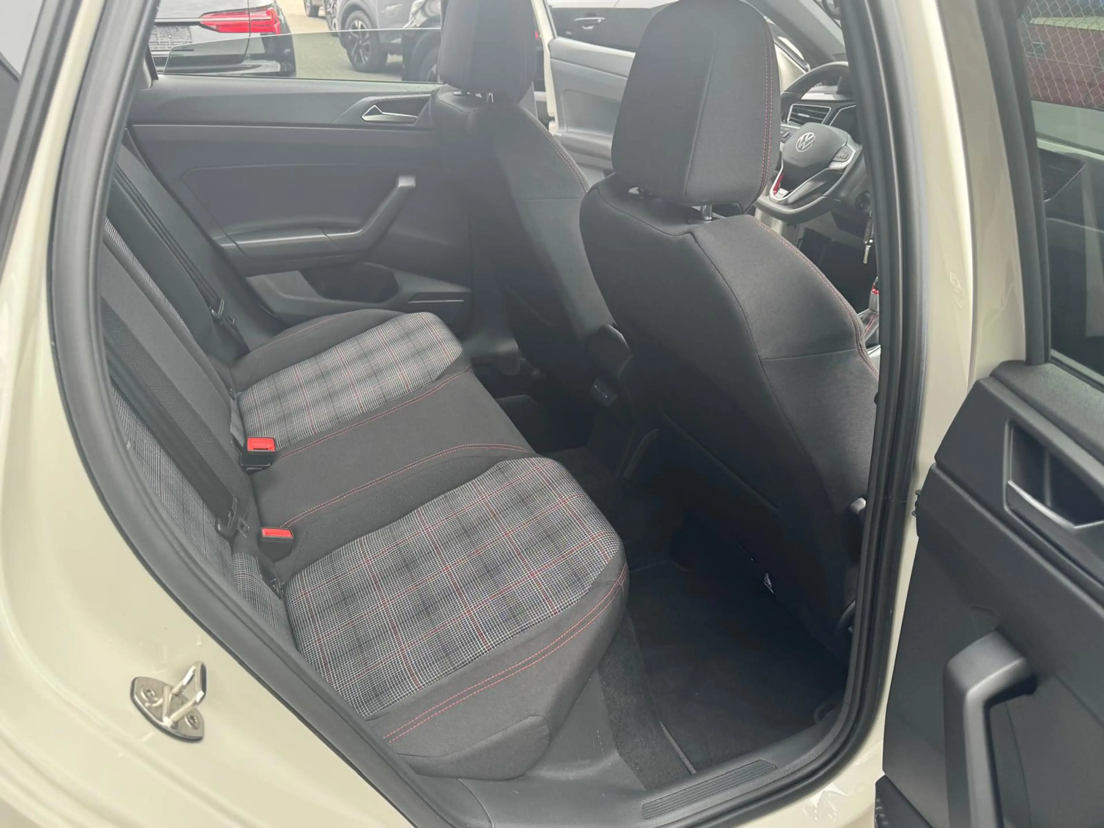 Volkswagen Polo GTI 2.0 TSI — photo 19