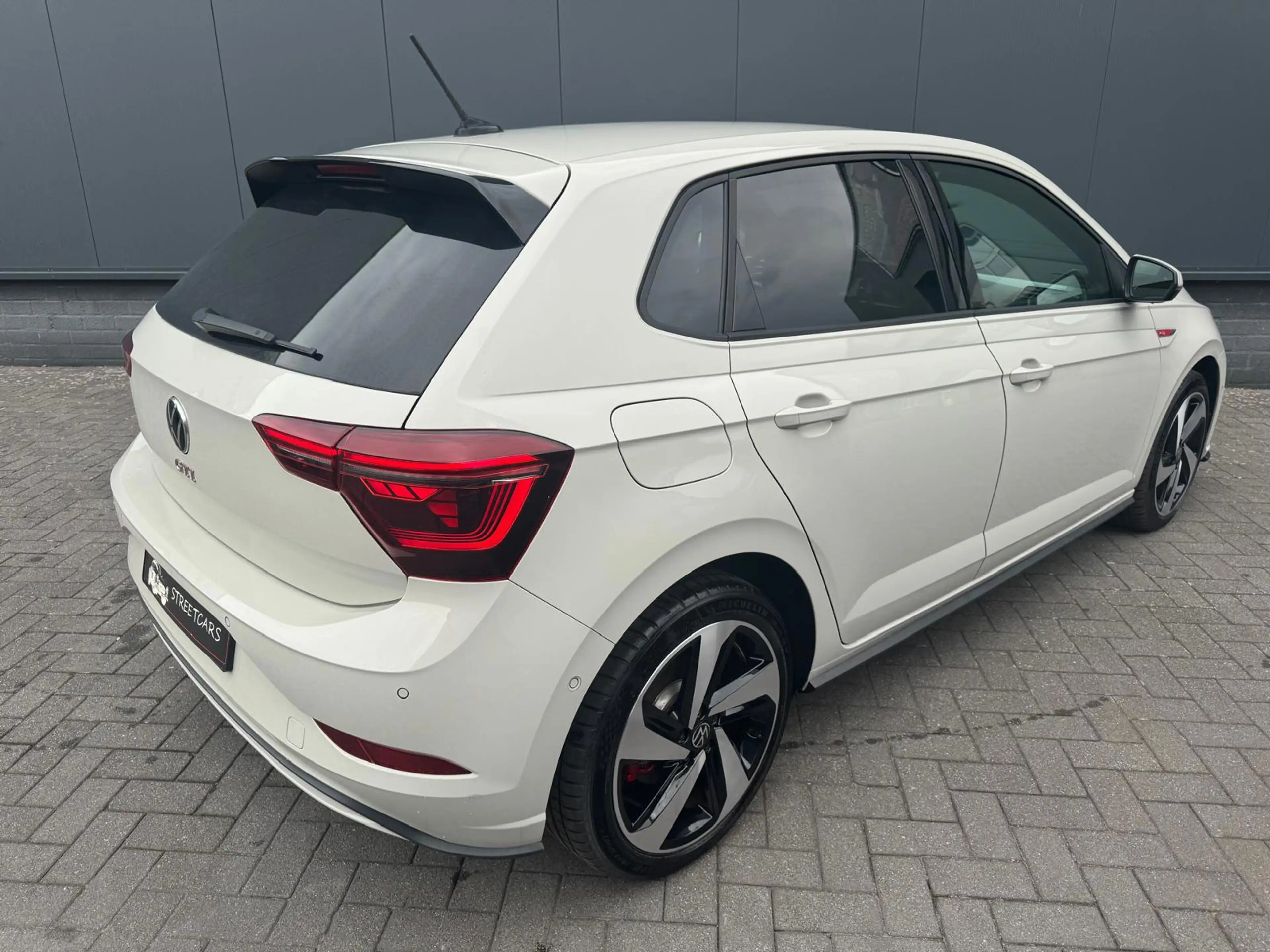 Volkswagen Polo GTI 2.0 TSI — photo 26