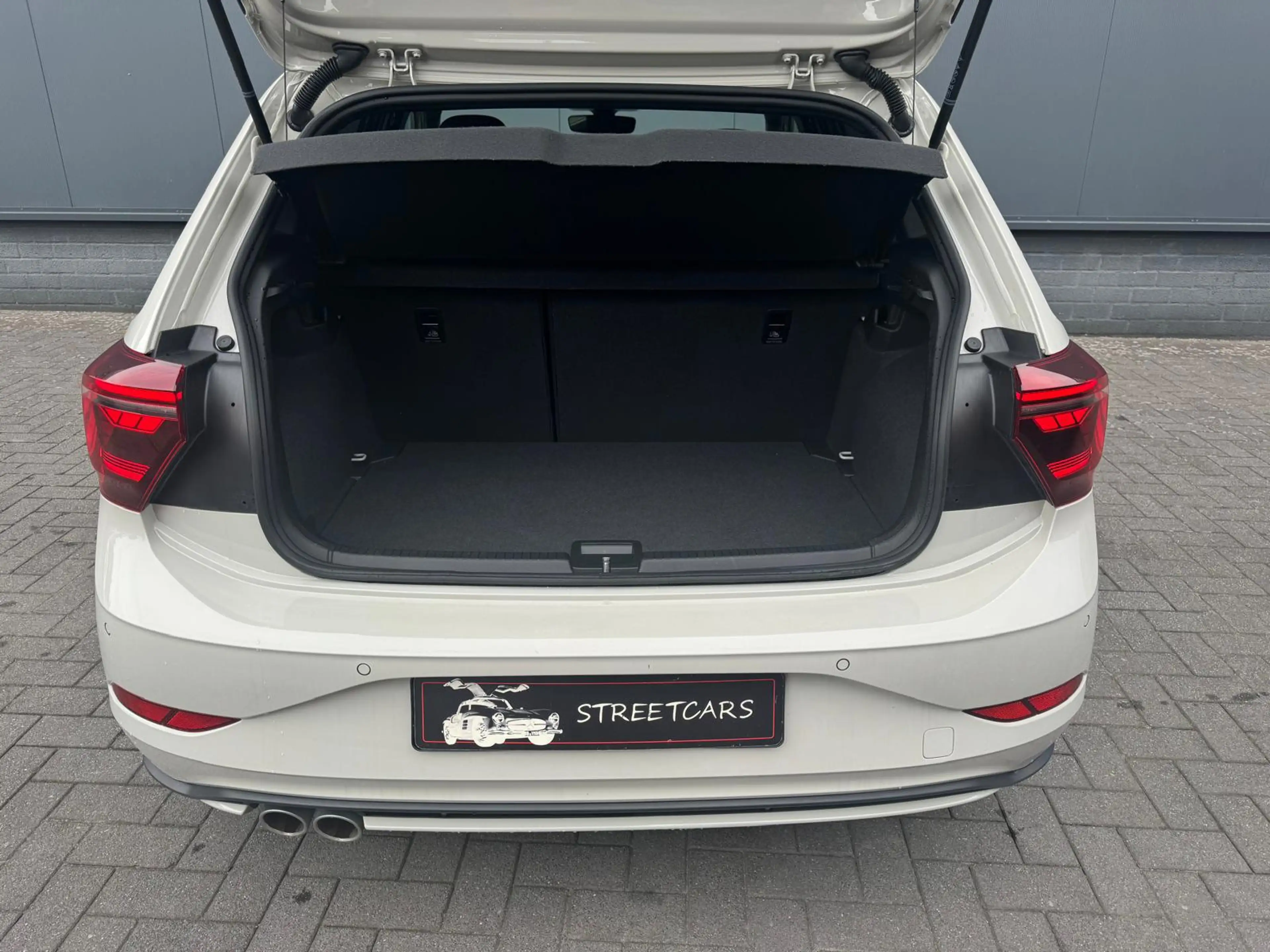 Volkswagen Polo GTI 2.0 TSI — photo 12
