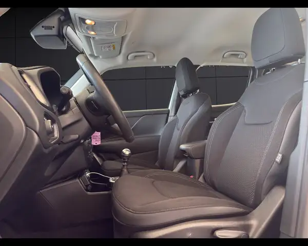 Jeep Renegade view 9