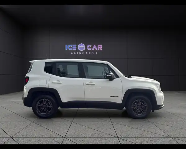 Jeep Renegade view 4