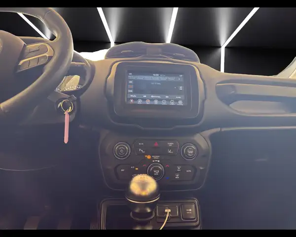 Jeep Renegade view 13