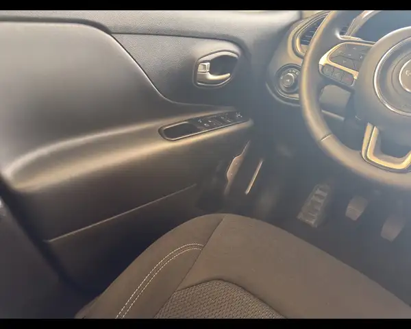 Jeep Renegade view 15